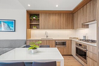 369 W Grand Ave in Chicago, IL - Building Photo - Building Photo
