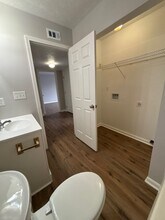 5140 Keegan Way in Louisville, KY - Foto de edificio - Building Photo