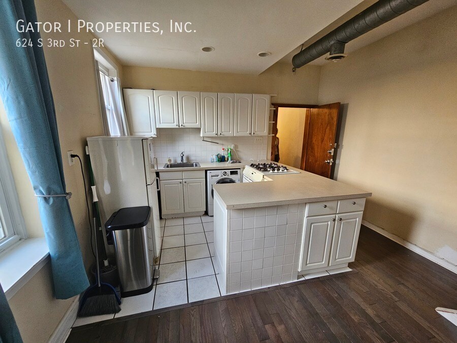 624 S 3rd St in Philadelphia, PA - Building Photo