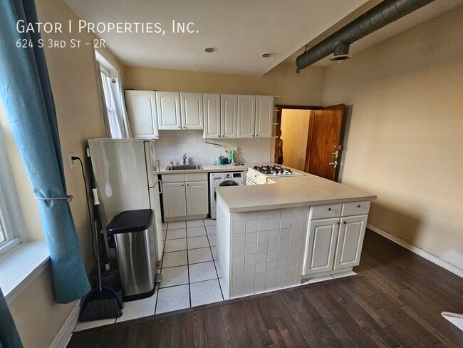property at 624 S 3rd St