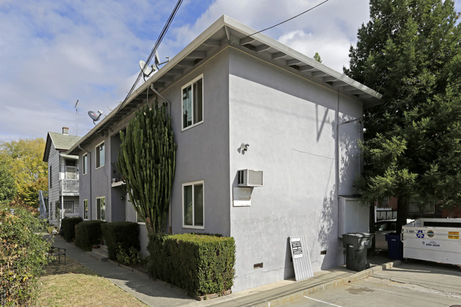 2222 S St in Sacramento, CA - Building Photo - Building Photo