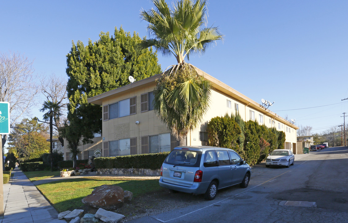 Royal Garden Apartments in San Jose, CA - Building Photo