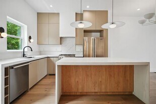 1570 Flat Shoals Rd SE in Atlanta, GA - Building Photo