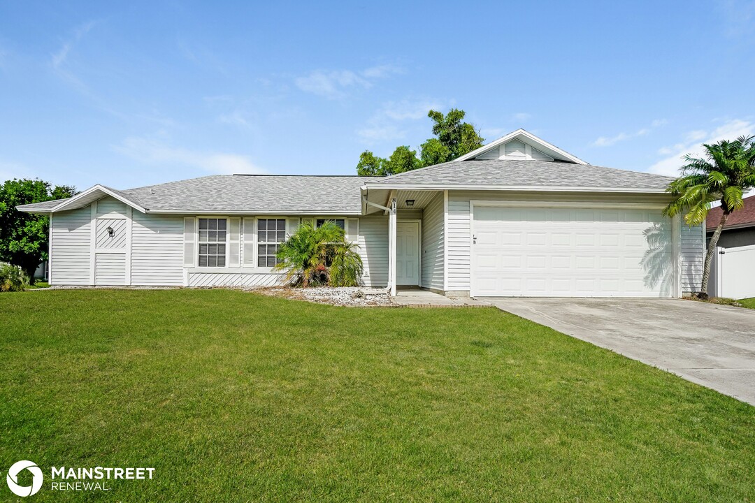 814 SW 10th Pl in Cape Coral, FL - Building Photo