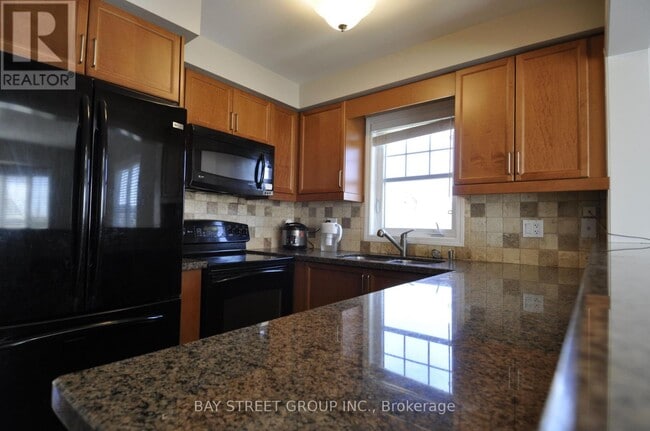 2266 Baronwood Dr in Oakville, ON - Building Photo - Building Photo