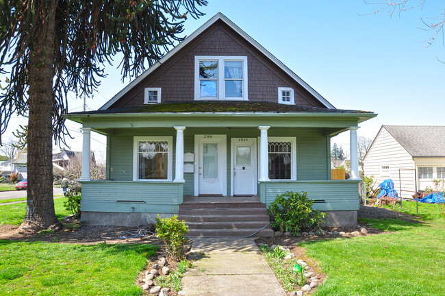 286 Park St in Lebanon, OR - Building Photo - Building Photo