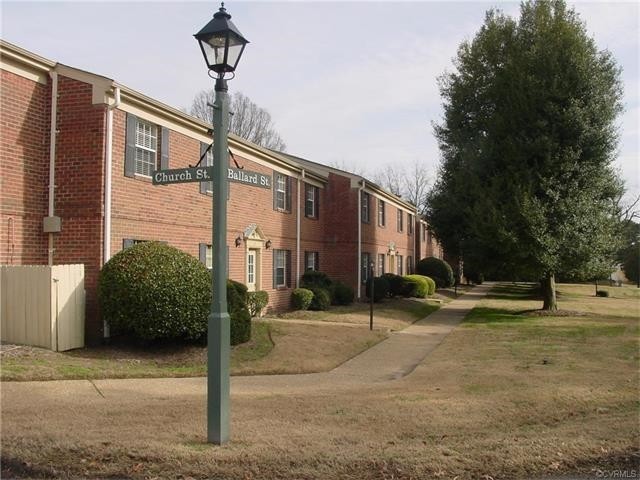 Yorktown Village Apartments in Yorktown, VA - Foto de edificio