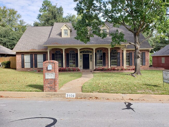property at 3106 Lake Forest Dr