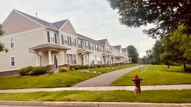 6583 Linwood Drive in Albertville, MN - Foto de edificio - Building Photo