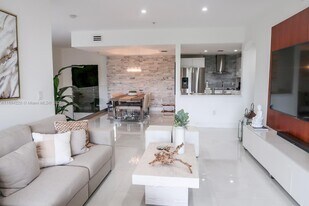 6630 NW 114th Ave in Doral, FL - Building Photo