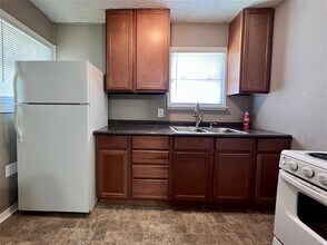 1121 N Bishop Ave in Dallas, TX - Building Photo - Building Photo