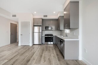 3308 Mentone Ave in Los Angeles, CA - Building Photo - Building Photo