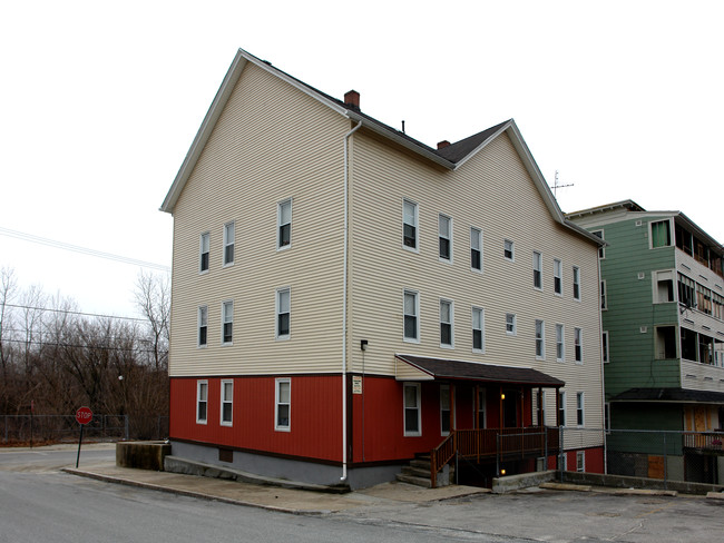 464 2nd Ave in Woonsocket, RI - Foto de edificio - Building Photo