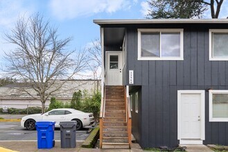 12560 SE Ramona St in Portland, OR - Building Photo - Building Photo