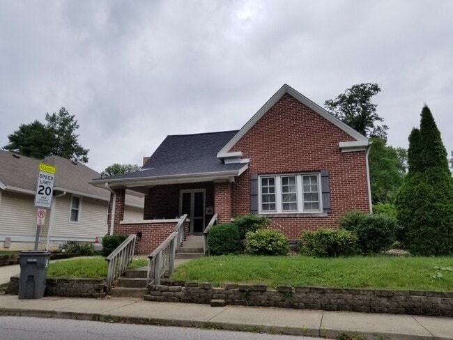 525 S Woodlawn Ave