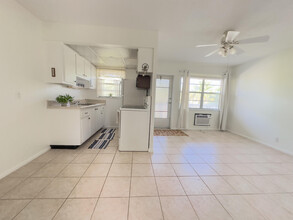 202 Ocean Breeze in Lake Worth, FL - Building Photo - Building Photo