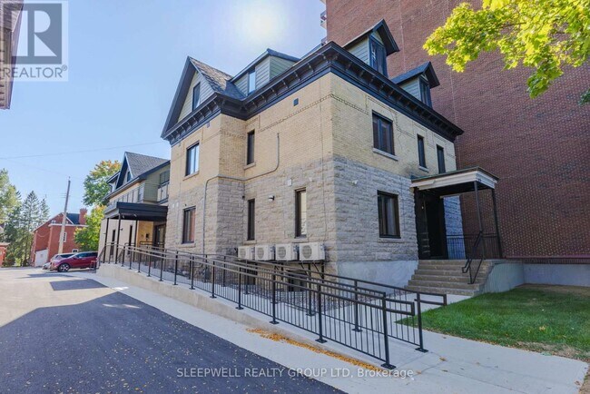 476 Rue Wilbrod St in Ottawa, ON - Building Photo - Building Photo