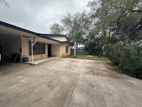 1702 Cortez St in Laredo, TX - Building Photo - Building Photo