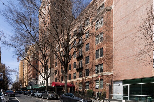 345 E 68th St in New York, NY - Building Photo - Building Photo