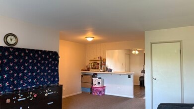 9428 Bay Colony Dr in Des Plaines, IL - Building Photo - Building Photo