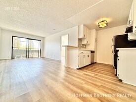 11817 Victory Blvd, Unit 114 in Los Angeles, CA - Building Photo