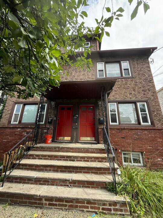 147 Orange St in Bloomfield, NJ - Building Photo