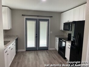 9759 Green Mesa in San Antonio, TX - Building Photo - Building Photo