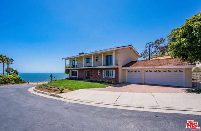 6169 La Gloria Dr in Malibu, CA - Building Photo