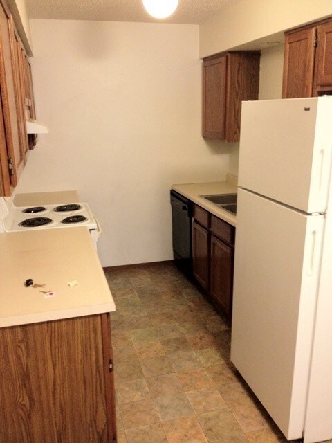 632 S Dodge St-Unit -08 in Iowa City, IA - Building Photo - Building Photo