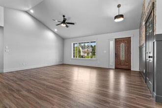 122 Jefferson Ct in Sumas, WA - Building Photo - Building Photo