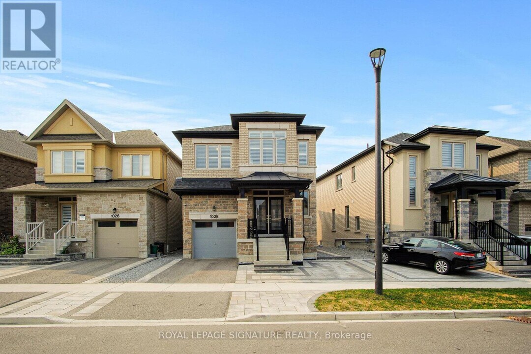 1028 Pelican Trail in Pickering, ON - Building Photo