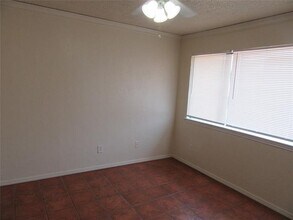 8404 Forest Ln in Dallas, TX - Building Photo - Building Photo