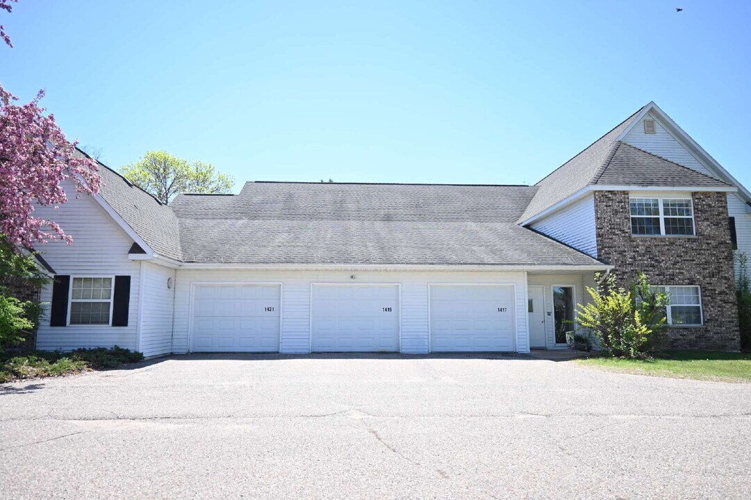 1421 River View Ave, Unit 1419 in Stevens Point, WI - Building Photo