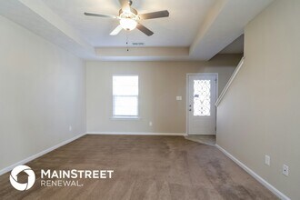 10900 Kaufman Farm Dr in Louisville, KY - Foto de edificio - Building Photo