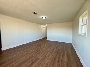 305 E Dennington St in Paragould, AR - Building Photo - Building Photo