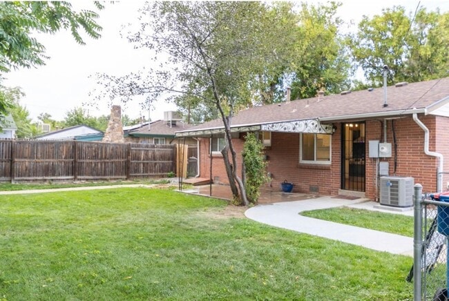 2405 Pierce St in Edgewater, CO - Building Photo - Building Photo
