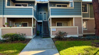 2700 Somerset Park Cir in San Jose, CA - Building Photo