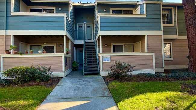 property at 2700 Somerset Park Cir