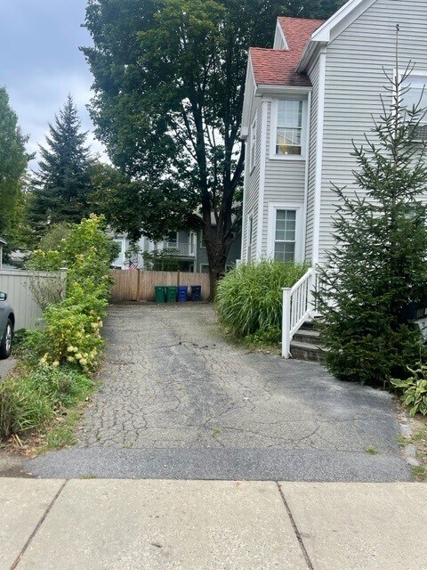 256 Lowell Ave, Unit 2 in Newton, MA - Building Photo - Building Photo