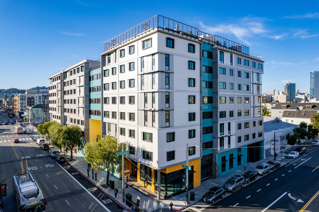 Casa Adelante in San Francisco, CA - Foto de edificio