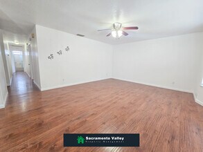 8440 Sierra Sunset Dr in Sacramento, CA - Building Photo - Building Photo