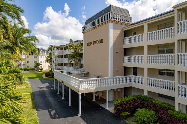 Briarwood Club III in Coral Springs, FL - Foto de edificio - Building Photo