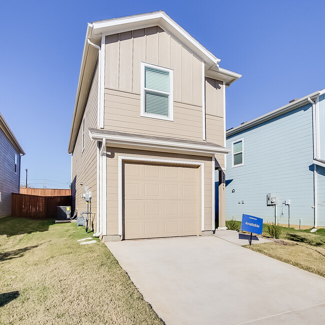 12145 Falabella Dr in Aubrey, TX - Building Photo - Building Photo