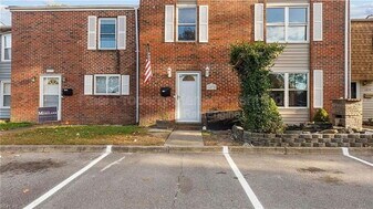 1072 Level Green Blvd in Virginia Beach, VA - Building Photo