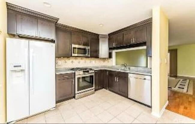 property at 208 Woodbridge Commons Way