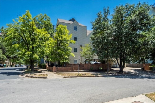 2510 San Gabriel St in Austin, TX - Foto de edificio - Building Photo