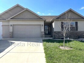 1719 Coralstone Wy in Normal, IL - Building Photo