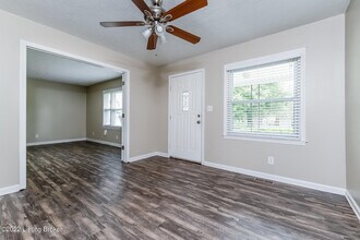 3213 Penhurst Dr in Shively, KY - Building Photo - Building Photo