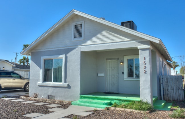 1522 E Pierce St in Phoenix, AZ - Foto de edificio - Building Photo