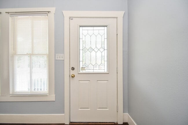 property at 1017 W Cavalcade St